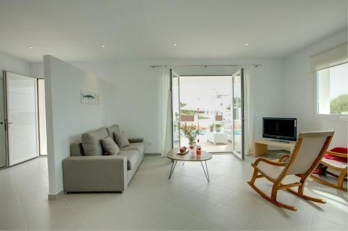 Cala D'or Villa Sleeps 6 With Pool And Air Con