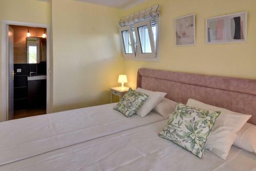 Cala D'or Villa Sleeps 6 With Pool Air Con And Wifi
