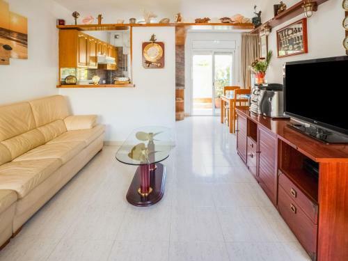 Lovely Holiday Home In Fr�ncas With Jacuzzi