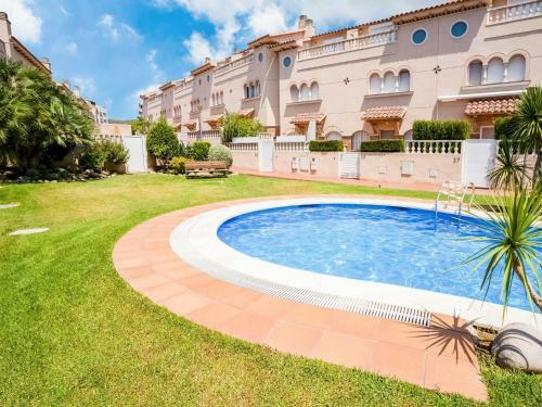 Lovely Holiday Home In Fr�ncas With Jacuzzi
