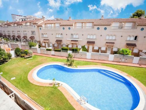 Lovely Holiday Home In Fr�ncas With Jacuzzi
