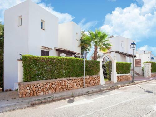 Elegant Holiday Home In Cala D'or With Swimming Pool