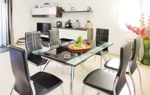 Three-bedroom Holiday Home In Mont-roig Del Camp