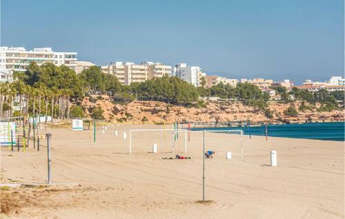Three-bedroom Holiday Home In Mont-roig Del Camp