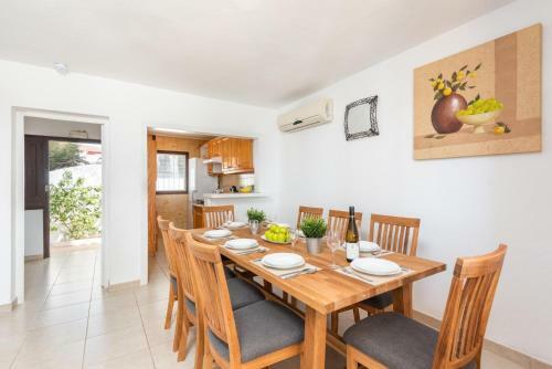San Jaime Mediterraneo Villa Sleeps 8 With Pool