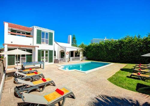 Villa Sargantana Negra / Pamelas