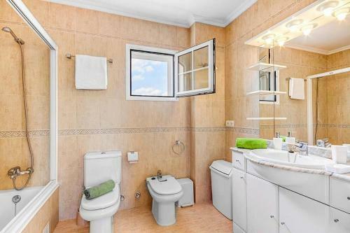 Binibequer Vell Villa Sleeps 8 With Pool Air Con And Wifi
