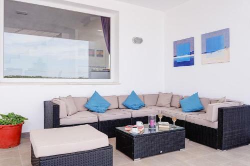 Binibequer Vell Villa Sleeps 6 With Pool Air Con And Wifi