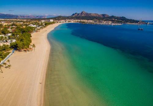 Playa de Muro Villa Sleeps 8 With Air Con