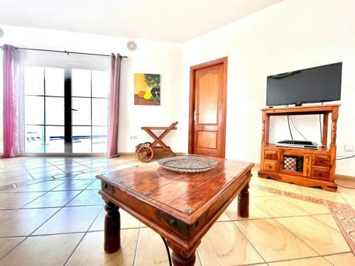Villa Con Piscina Privada Y Terraza En Lanzarote