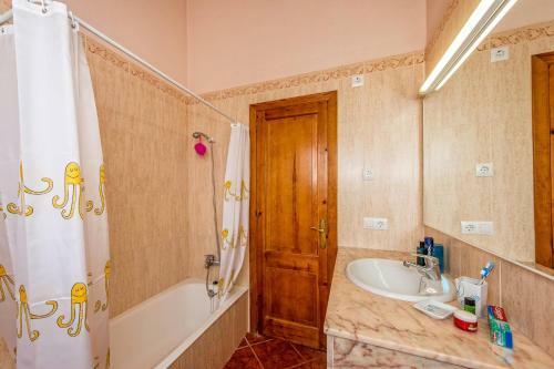Avellano 3 Bedroom Villa, Cala'n Bosch