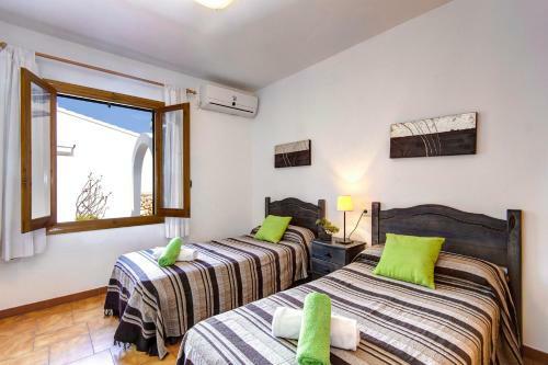Petunia 3 Bedroom Villa, Cala'n Bosch