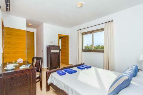Cala En Bosch Villa Sleeps 8 With Pool Air Con And Wifi