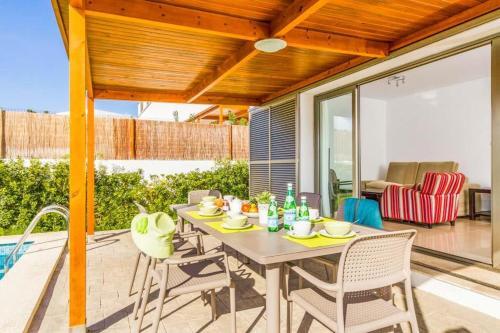 Cala En Bosch Villa Sleeps 8 With Pool Air Con And Wifi