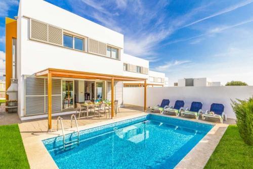 Cala En Bosch Villa Sleeps 8 With Pool Air Con And Wifi