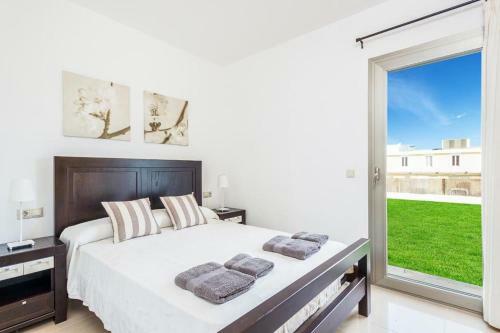 Cala En Bosch Villa Sleeps 8 With Pool Air Con And Wifi