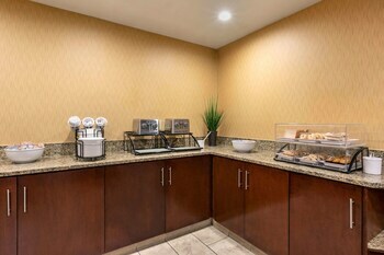 Hotel Comfort Inn & Suites