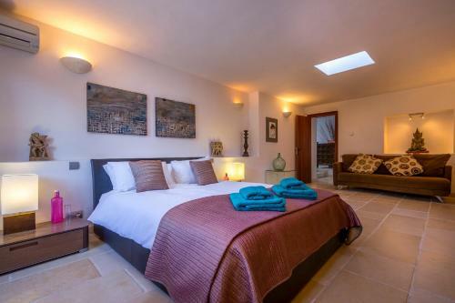 Beautiful 5 Star Villa With Private Pool, Ibiza Villa 1040