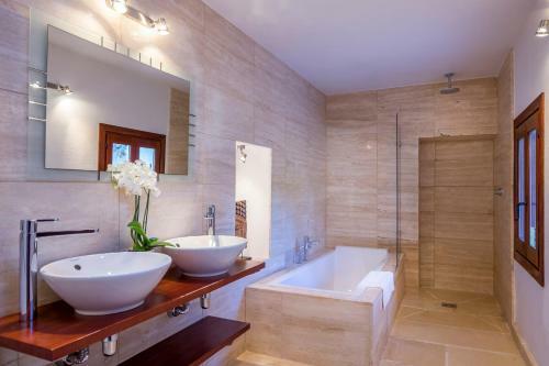 Beautiful 5 Star Villa With Private Pool, Ibiza Villa 1040