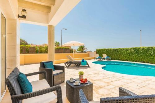 Gris 4 Bedroom Villa, Cala'n Forcat