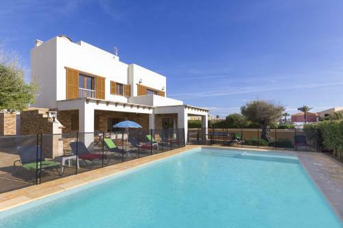 Ibiza 4 Bedroom Villa, Cala'n Blanes