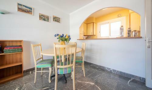 R107 Beachfront Apartment In Calafell