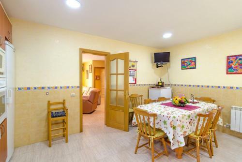Montbarbat Villa Sleeps 9 Pool Wifi