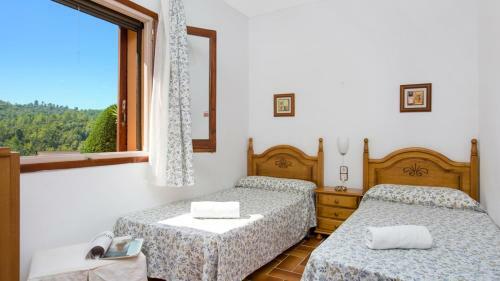 Montbarbat Villa Sleeps 14 With Pool