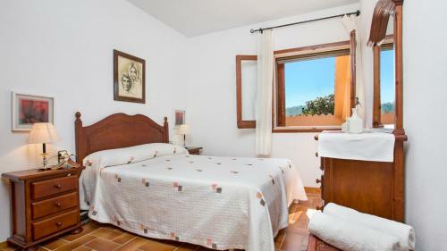 Montbarbat Villa Sleeps 14 With Pool