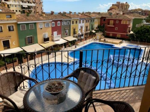 Valencia, Ideally Located 3bed-2bath Apart.few Mints Walk From Beach,pool,shop.
