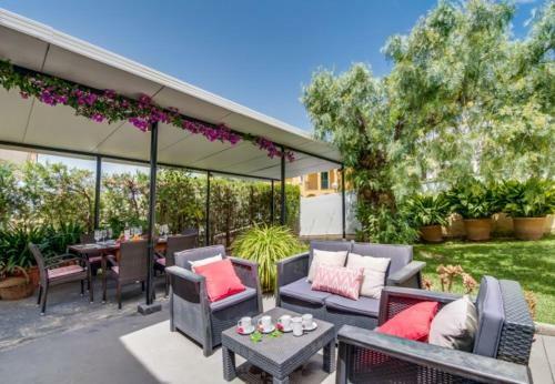 Alcanada Holiday Home Sleeps 5 With Pool And Air Con