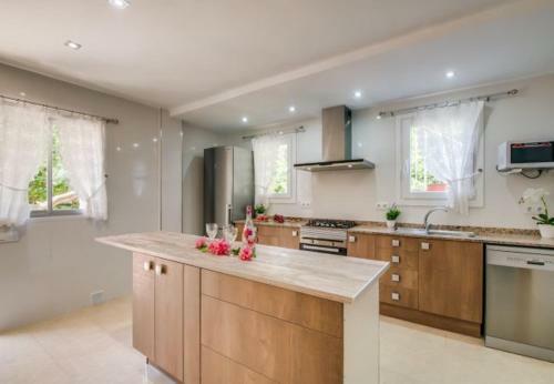 Alcanada Holiday Home Sleeps 6 With Wifi