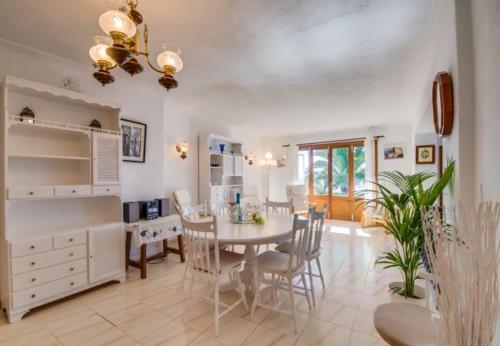 Alcanada Holiday Home Sleeps 6 With Wifi