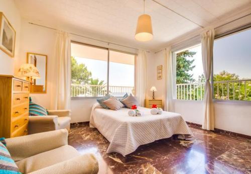 Alcanada Holiday Home Sleeps 6 With Wifi