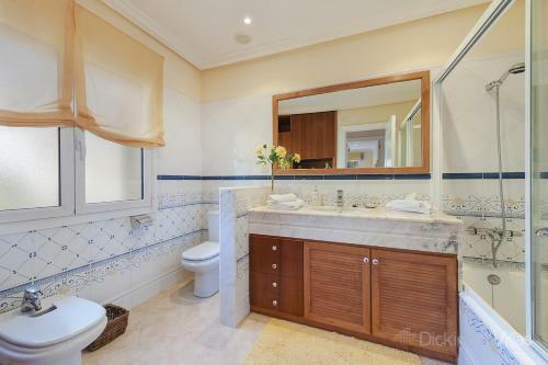 Alcanada Villa Sleeps 8 With Pool Air Con And Wifi