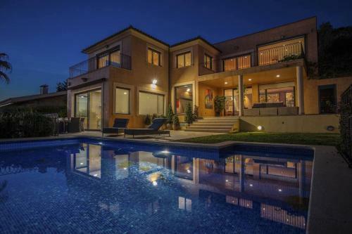 Villa Ca Na Bruixa,con Piscina Y Vista Al Mar