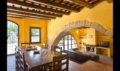 Villa In L'arbocar de Baix Sleeps 9 With Pool