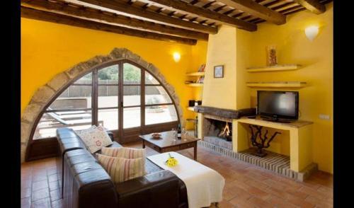 Villa In L'arbocar de Baix Sleeps 9 With Pool