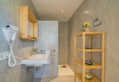 Font de Sa Cala Holiday Home Sleeps 10 With Pool