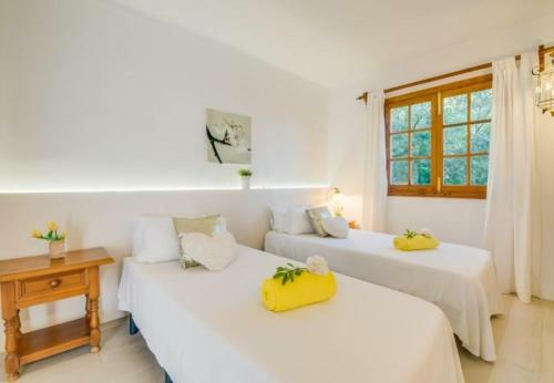 Font de Sa Cala Holiday Home Sleeps 10 With Pool
