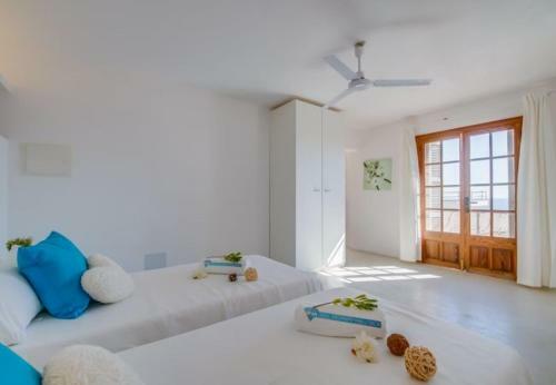 Font de Sa Cala Holiday Home Sleeps 10 With Pool