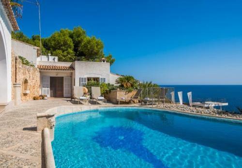 Font de Sa Cala Holiday Home Sleeps 10 With Pool