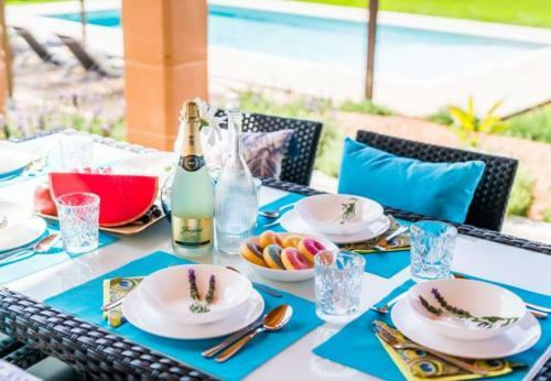Sa Pobla Villa Sleeps 6 With Pool Air Con And Wifi