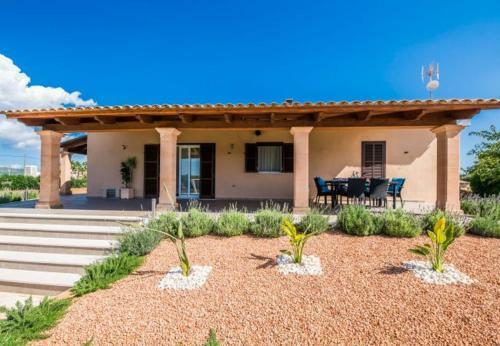 Sa Pobla Villa Sleeps 6 With Pool Air Con And Wifi