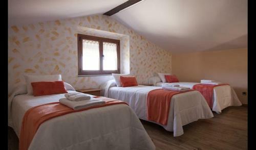 L'espunyola Villa Sleeps 24 With Pool