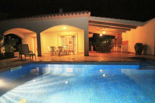 Riumar "cristina", 200m To Beach, Private Pool, On-site-service, Dog Beach