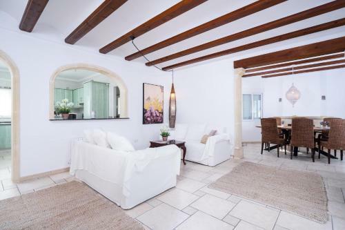 Xabia Villa Sleeps 6 With Pool Air Con And Wifi