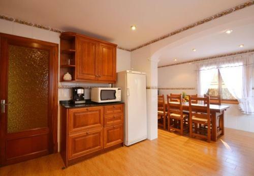 El Toro Villa Sleeps 8 With Pool Air Con And Wifi
