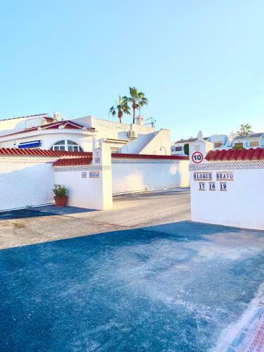2-bed Apartment 10 Min Drive To The Beach!