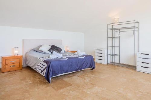 Es Mal Pas Villa Sleeps 8 With Pool Air Con And Wifi